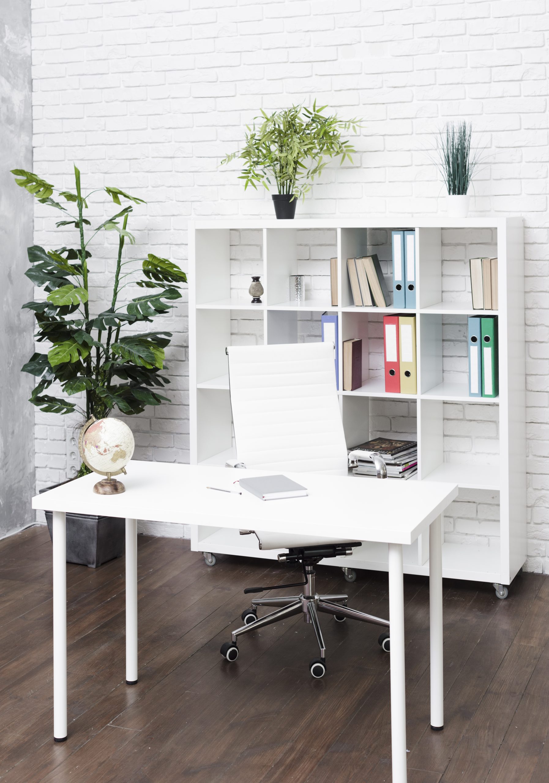 bright-modern-minimalist-desk